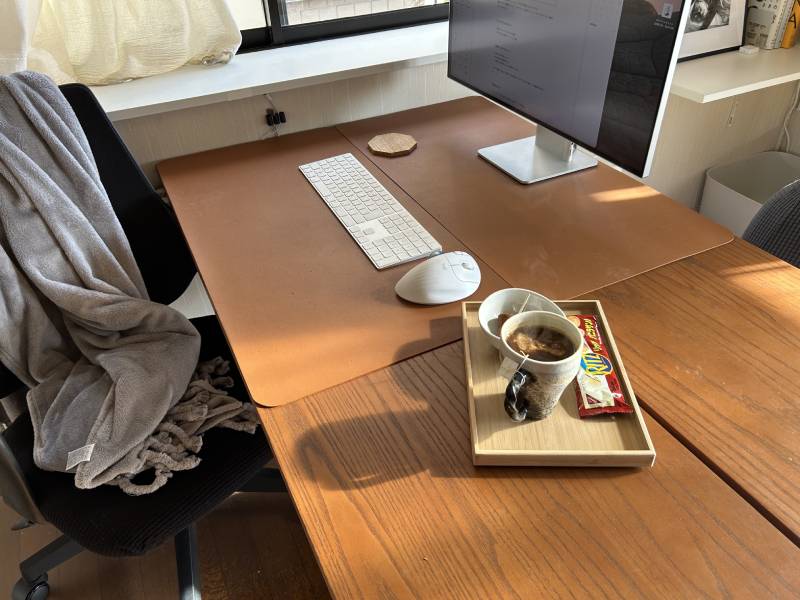必要なものだけ置く｜【実例公開】ミニマリストのリモートワーク部屋づくり｜少ないアイテムで心地よく働く